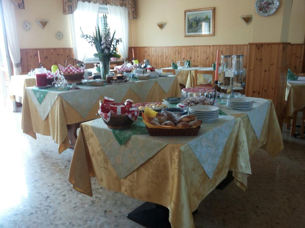 Hotel Serena Spiazzi Di Caprino Екстериор снимка