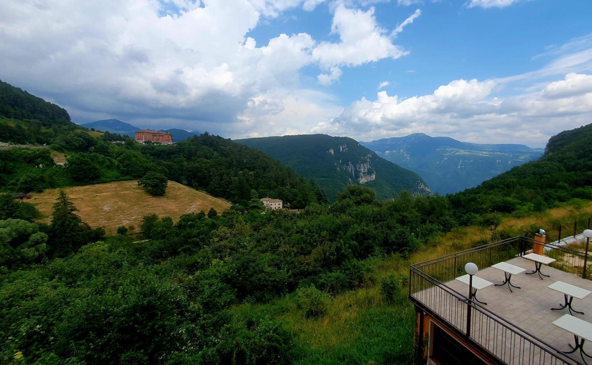 Hotel Serena Spiazzi Di Caprino Екстериор снимка