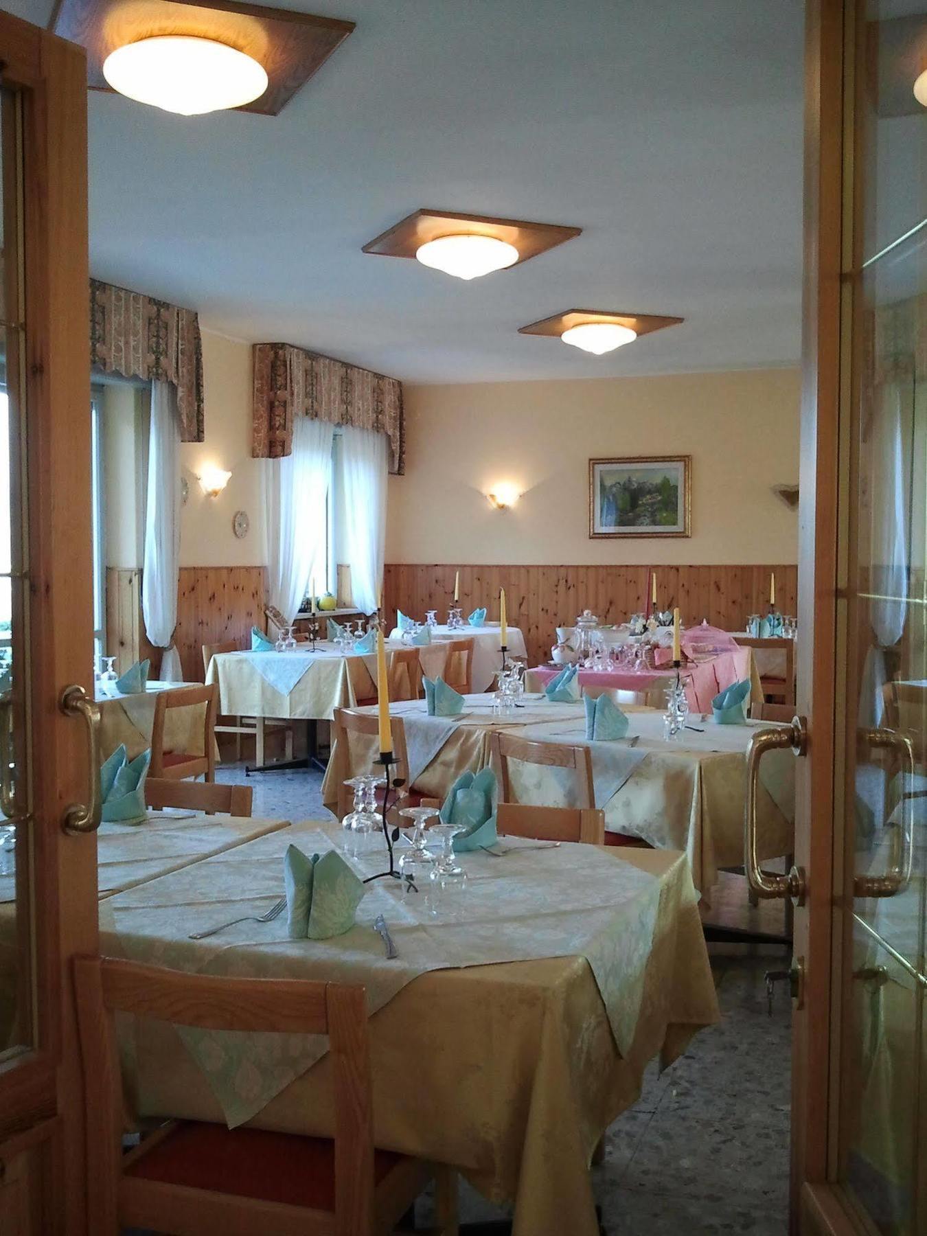 Hotel Serena Spiazzi Di Caprino Екстериор снимка