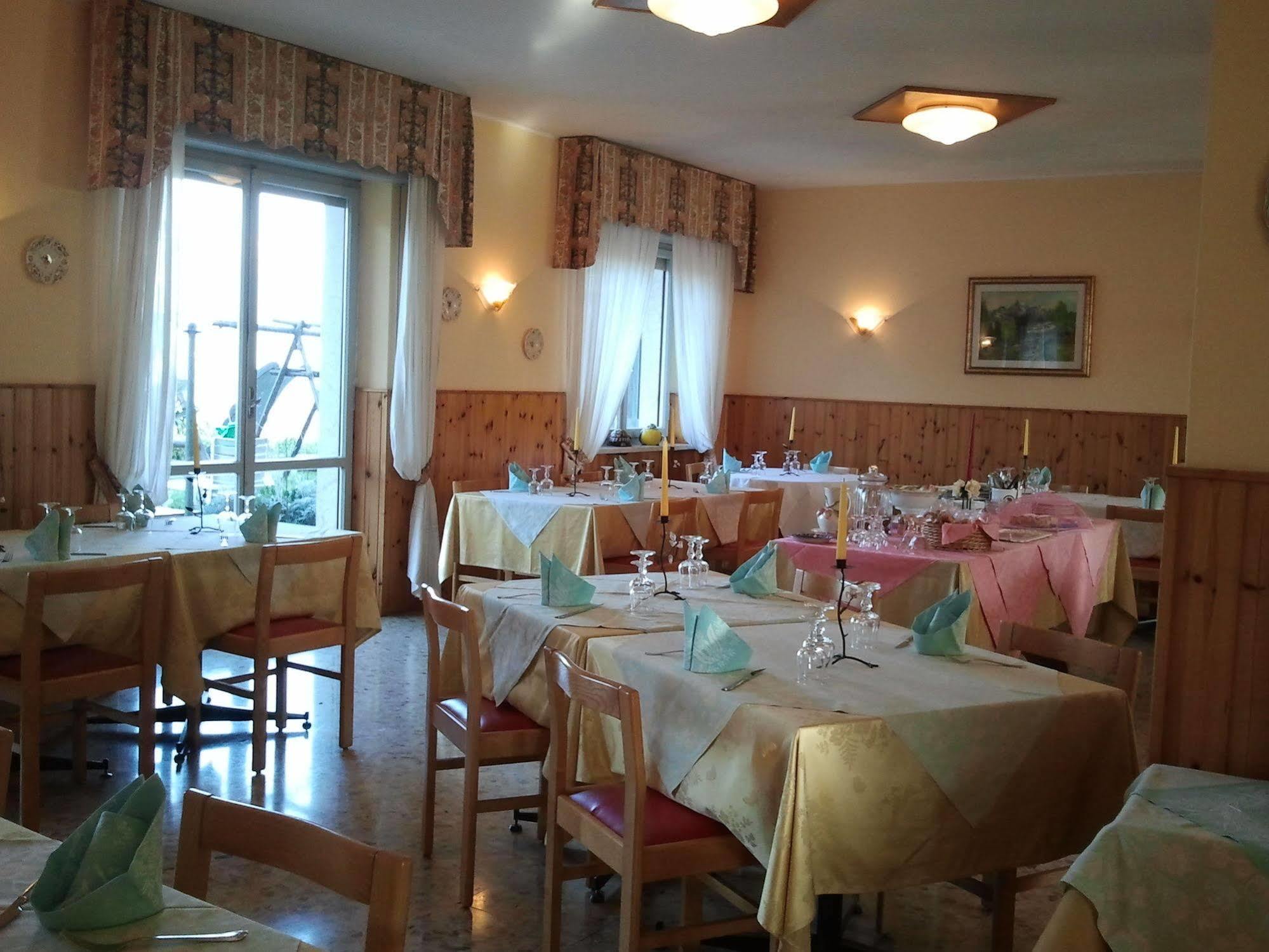 Hotel Serena Spiazzi Di Caprino Екстериор снимка